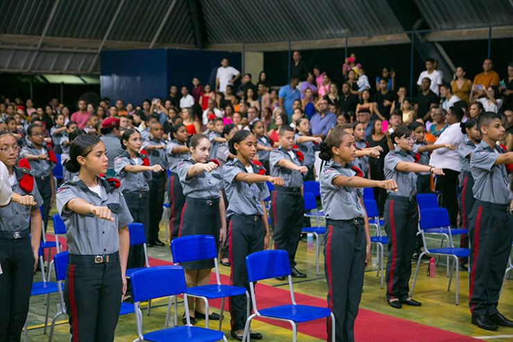 Solenidade de entrega da boina é realizada no Colégio Militar Tiradentes V